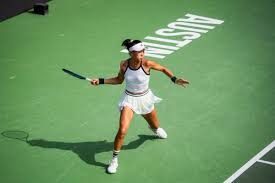 篮球火箭球员赛前训练亮眼